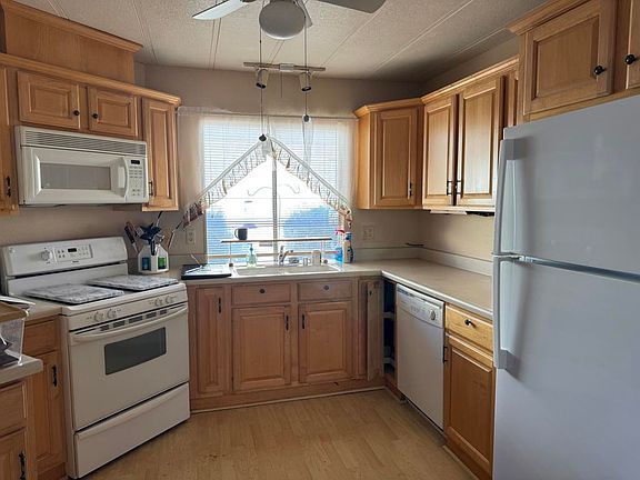 5th image of 166 Larson Dr