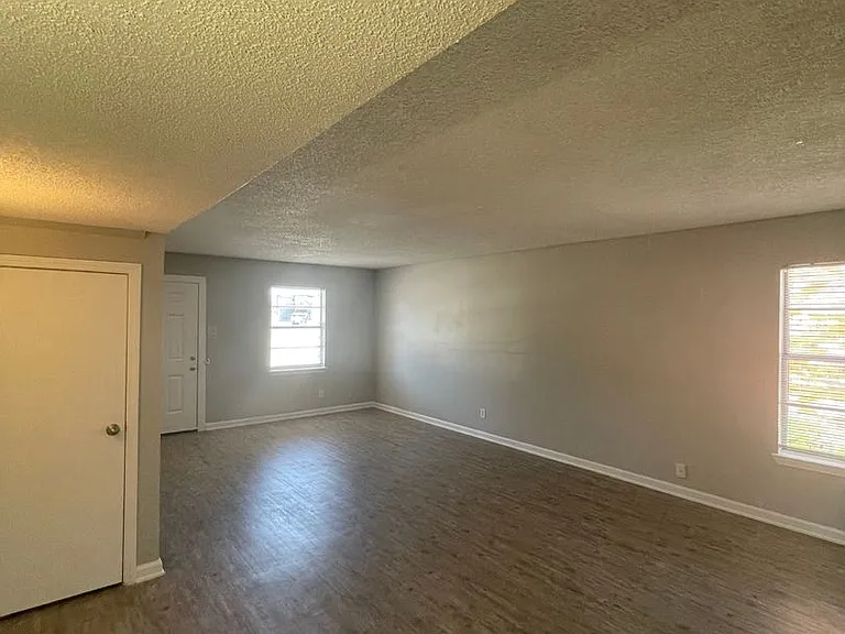 9526 Contessa Dr — Photo 6