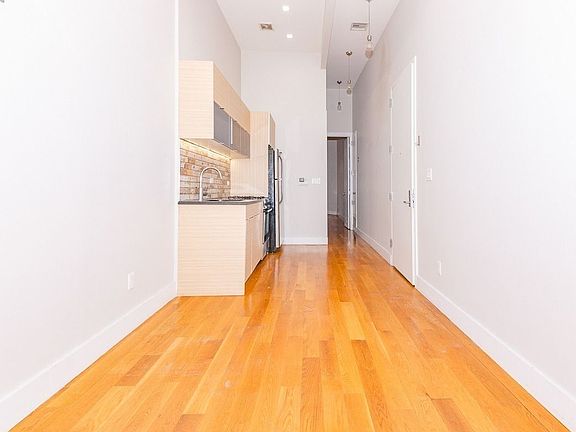 4th image of 248 Melrose St APT 3R