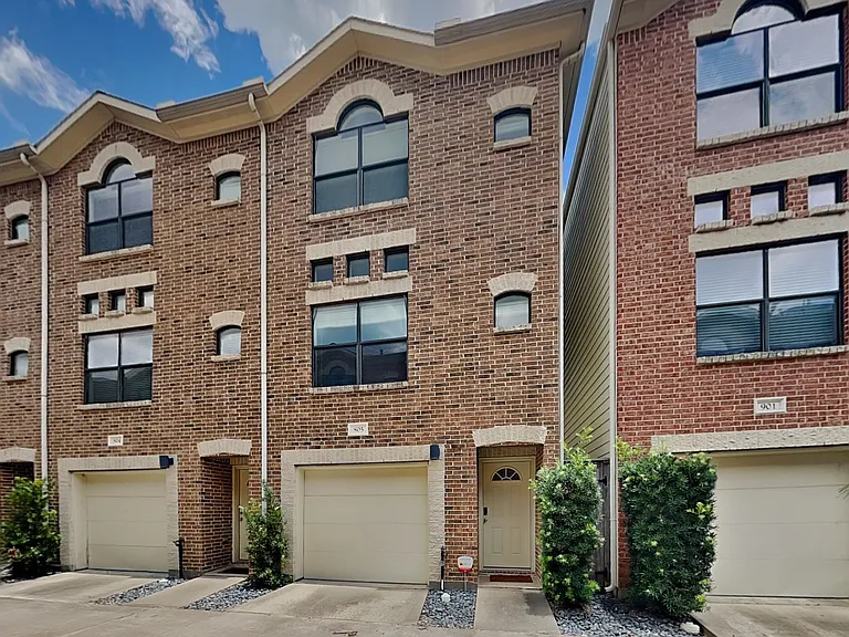 Modern brick townhouse with cl