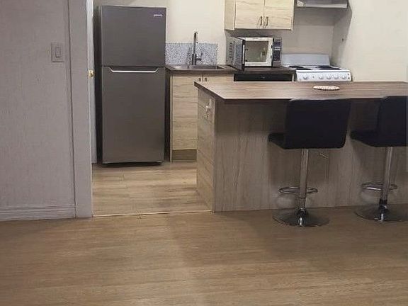 3rd image of 17 Waldron Cres