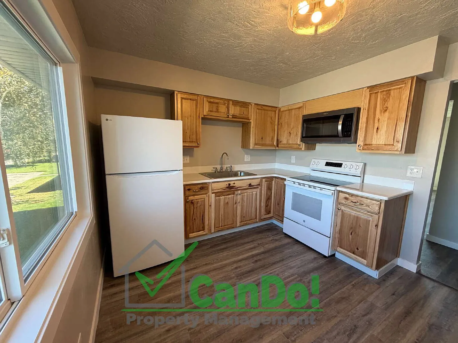 2 bed, 1.0 bath, 900 sqft, $1,095 — Photo 2