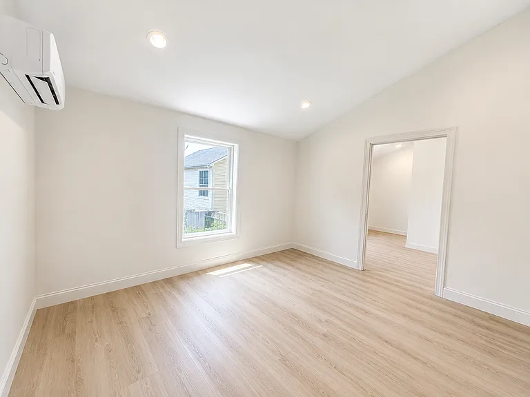 105 Watson Ave — Photo 7
