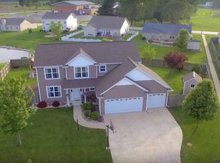 901 Reagan Dr, Saint Joseph, IL 61873