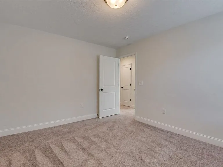 1011 Spotswood Cir — Photo 8