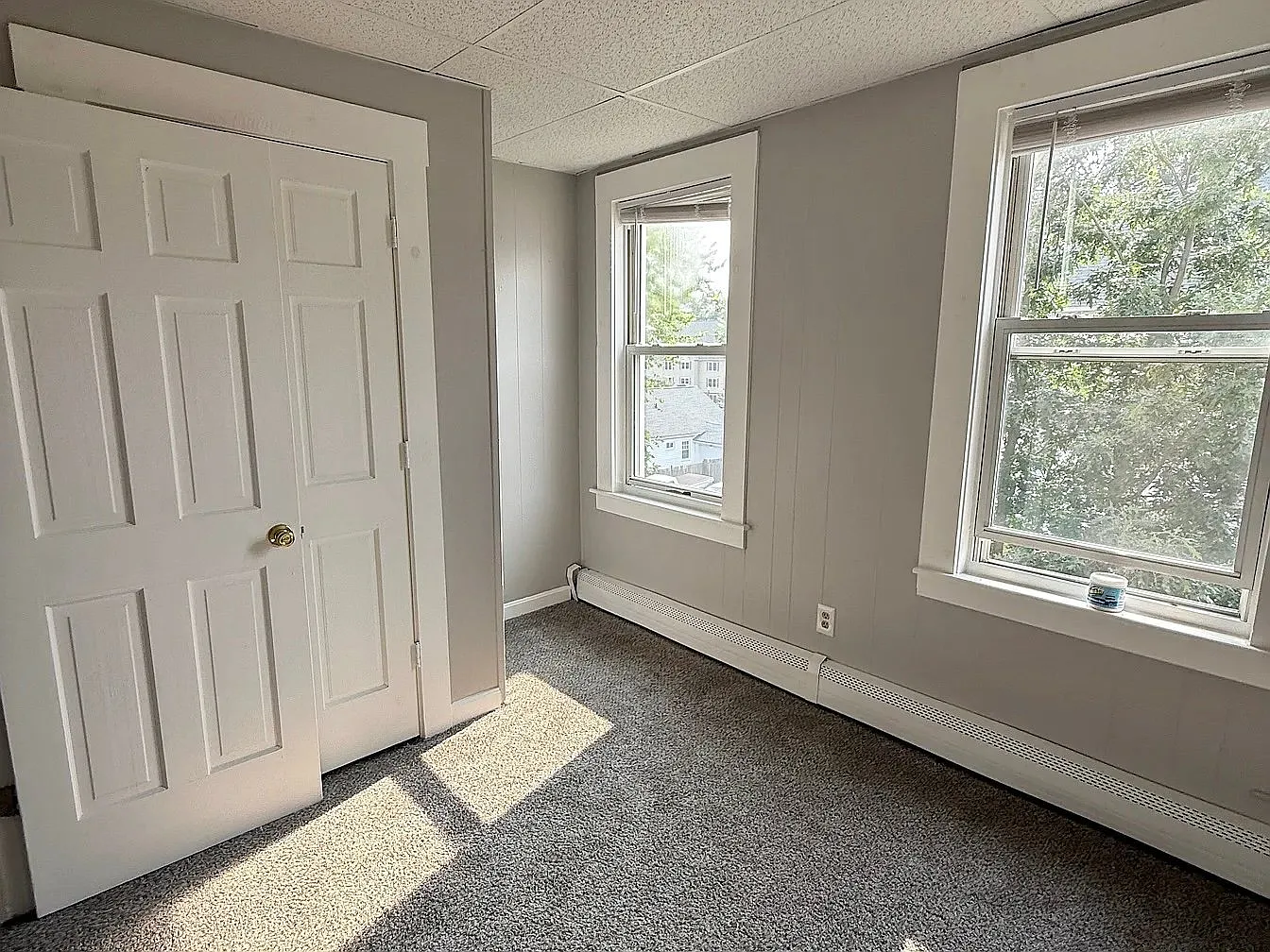 Updated 2-Bedroom Apartment - 86 Hamilton St #10, Worcester — Photo 4