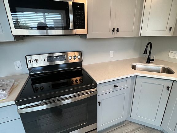 4th image of 1960 Eaton St #8