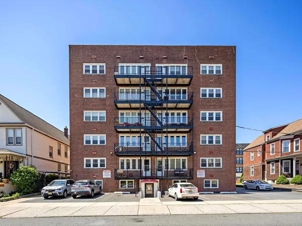 70 W 32nd St APT 4D, Bayonne, NJ 07002