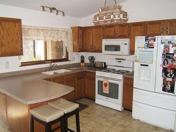 4th image of 24229 Lotus Dr