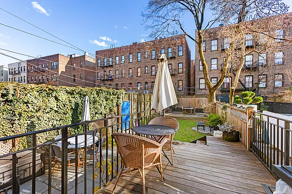 Sold by Compass | media 10