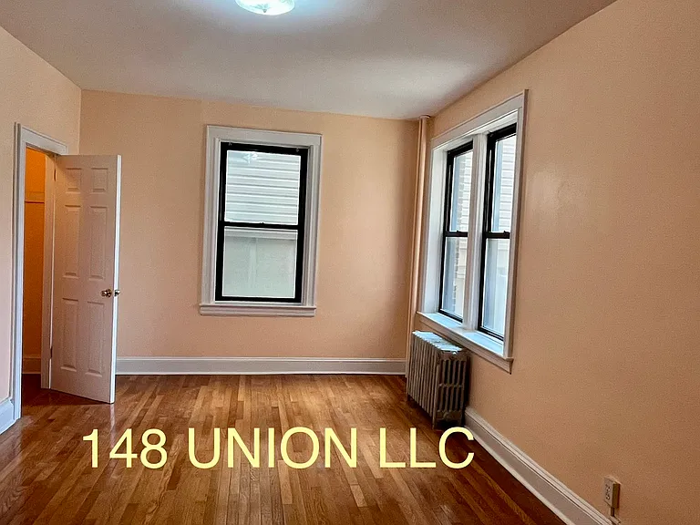 148 37th St #3A — Photo 9