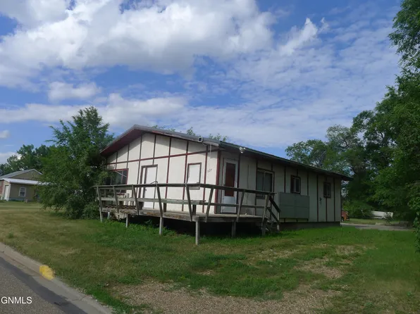507 Lyon St, Stanton, ND 58571