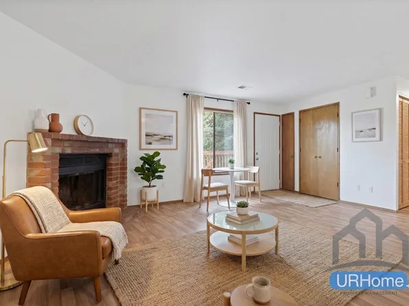 Maple Meadows-cozy 2 bedrooms in SE Portland with laundry & fireplace in unit, 400 SE 169th Ave #402, Portland, OR 97233