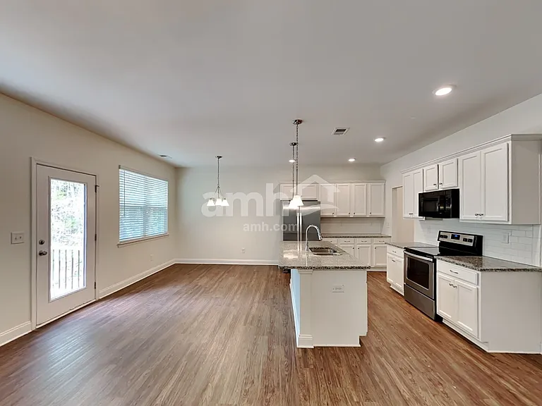 138 Cobblestone Dr — Photo 4