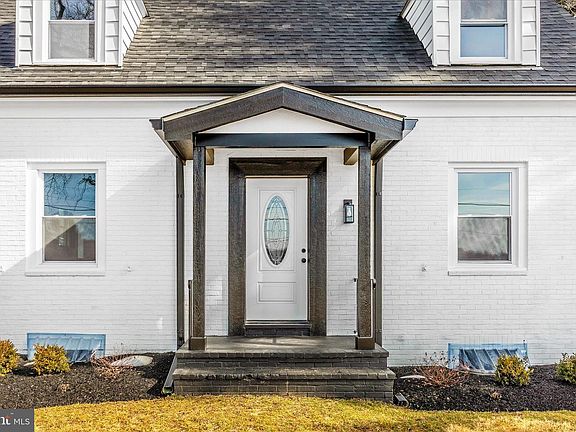 3rd image of 2514 W Liberty Rd