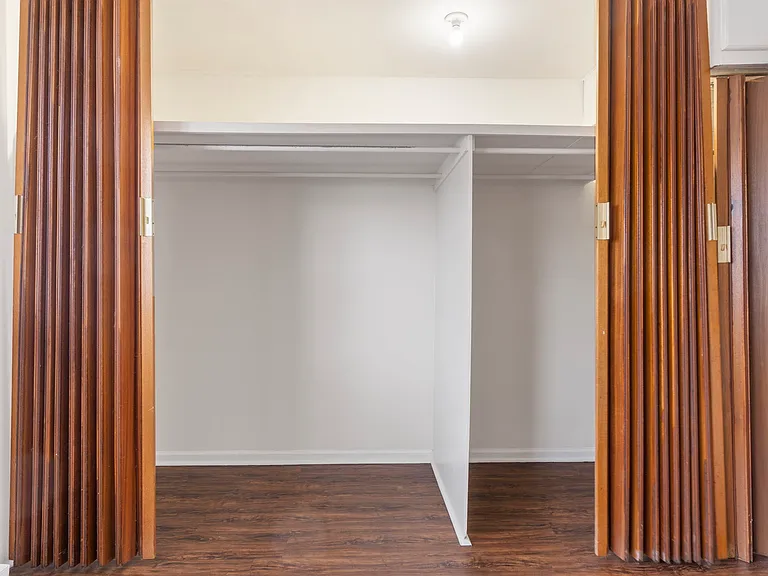 936 E Walnut St #1 — Photo 23