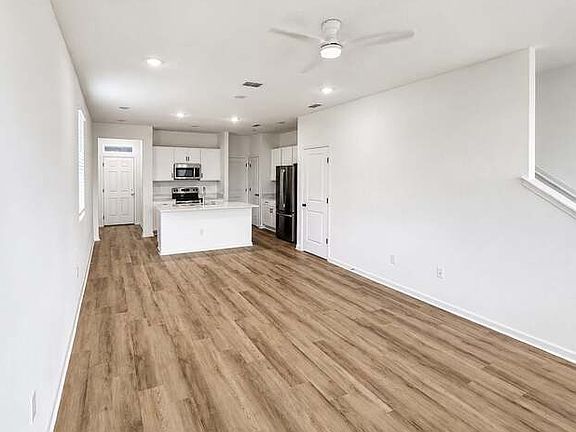 4th image of 8672 Elmo Rd