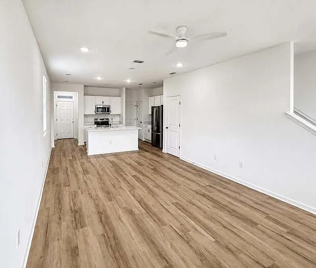 8672 Elmo Rd — Photo 4