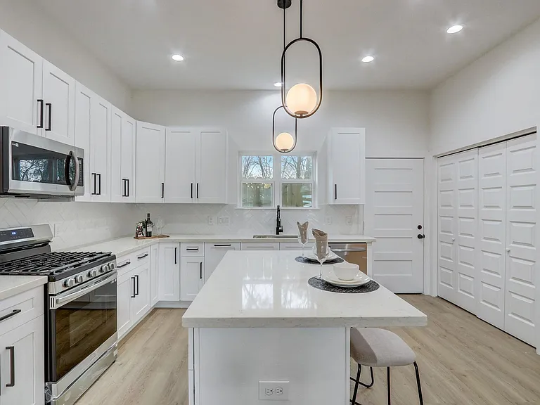 1217 Dewalt St — Photo 8