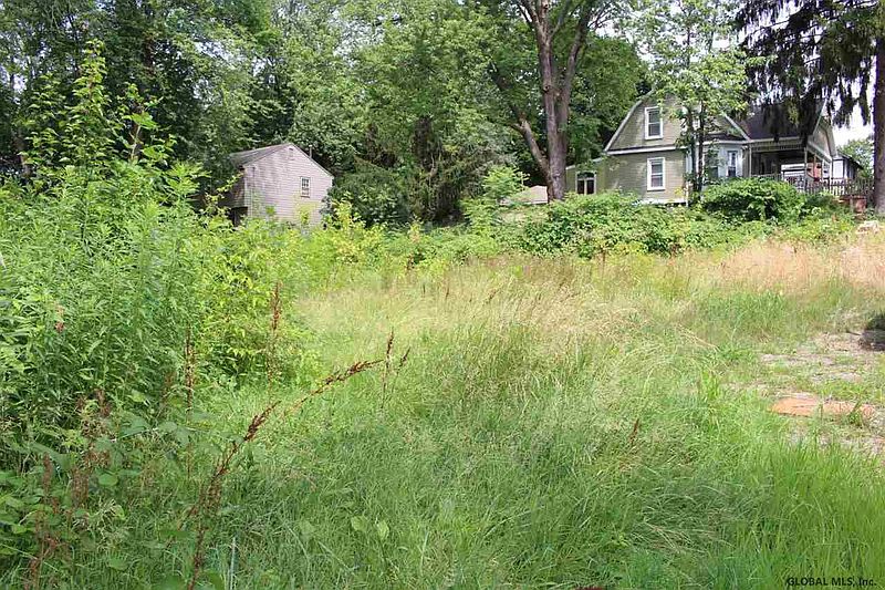 3rd image of 106 Sherman Street