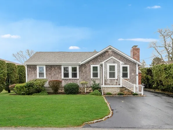 7 Rockland Ter, Dartmouth, MA 02748