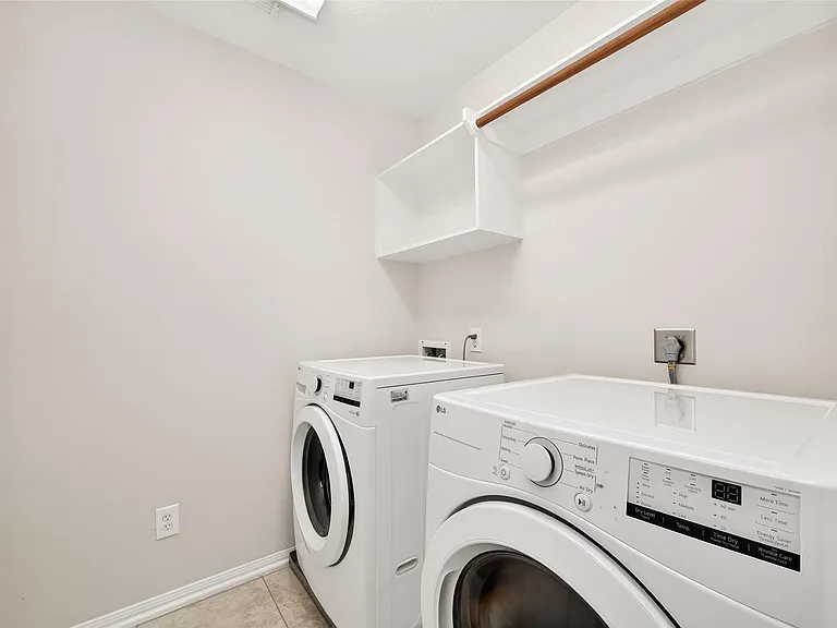 11 Nestlewood Pl — Photo 32