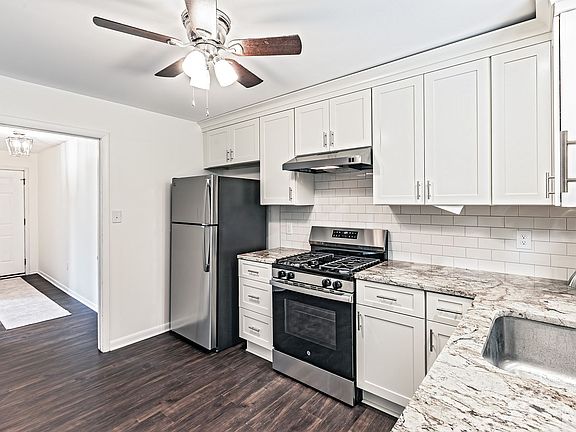 3rd image of 581 Hemingway Dr
