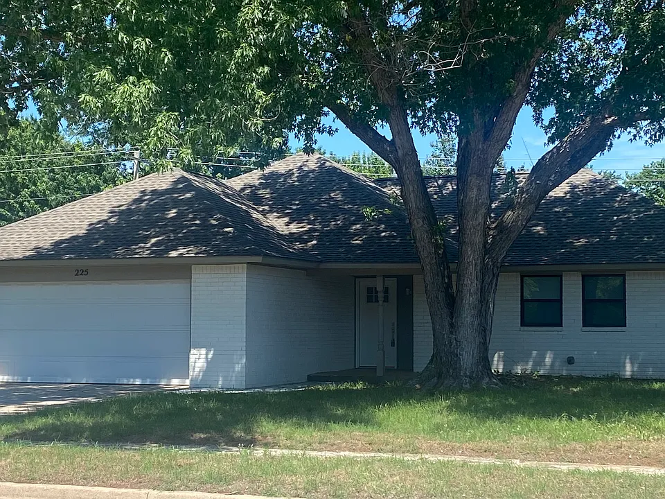 225 Willoway Dr