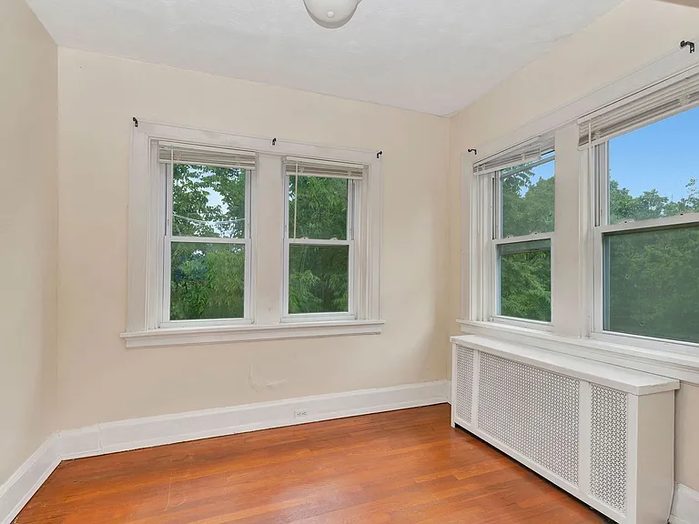 Historical Apartments l Oak St — Photo 17
