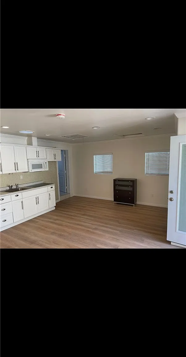 Studio, 500 sqft, $1,900 — Photo 4