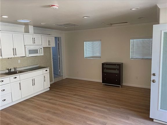 4th image of 2602 Colby Ave