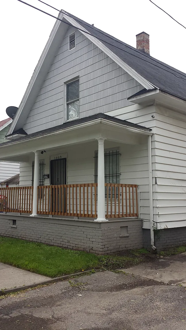 1009 Forest Ave photo 1