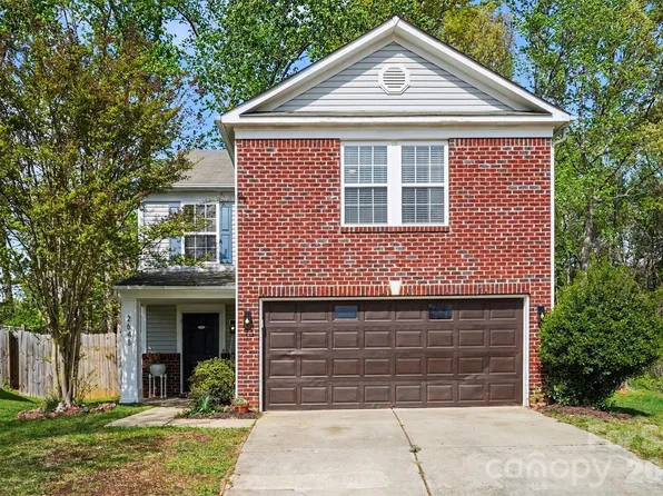 2648 Stream Bank Dr, Charlotte, NC 28269
