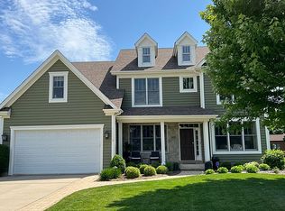 829 Avon Ct, Glen Ellyn, IL