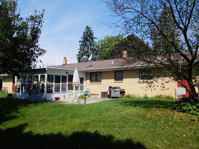 2nd image of 2304 Canary Dr