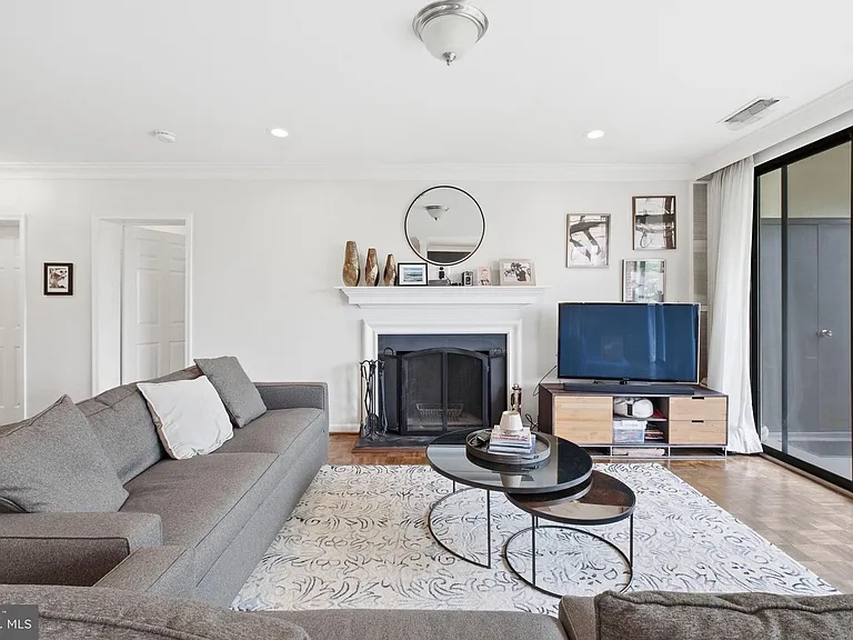601 Wilkes St #301 — Photo 14