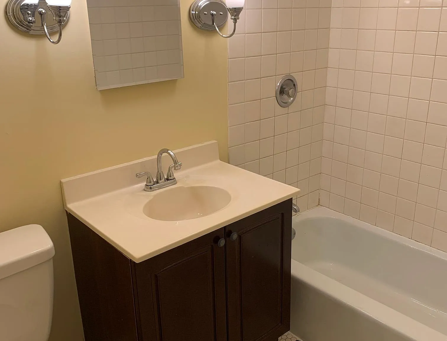 2 bed, 800 sqft, $3,000 — Photo 3