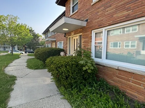 1201 E Singer Cir #2, Milwaukee, WI 53212