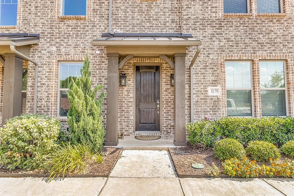 3 bed, 3.5 bath, 2101 sqft, $3,200 — Photo 1