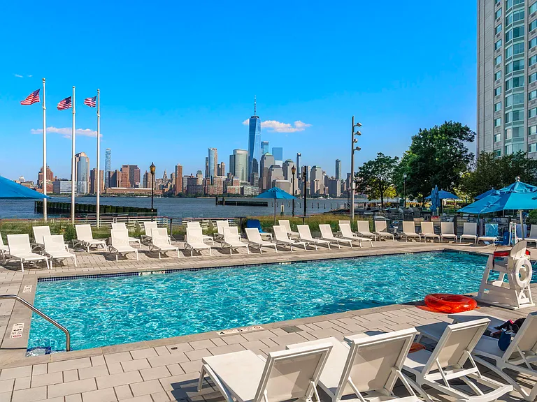 Rivercourt Pool with the best views of downtown Manhattan