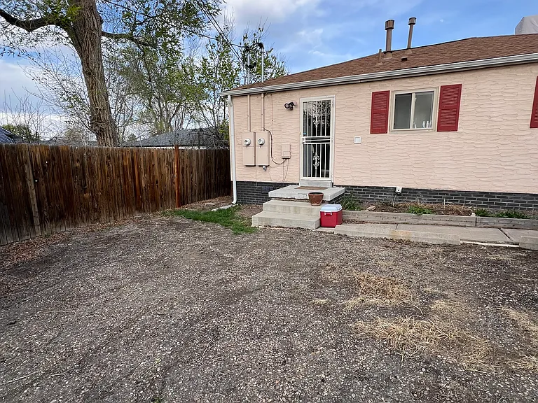 751 Newton St — Photo 14