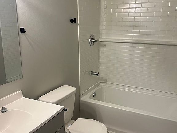 5th image of 2042-2046 W 4th St #5