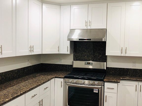 3rd image of 415 W Graves Ave