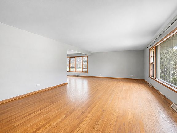 3rd image of 1525 Elm St