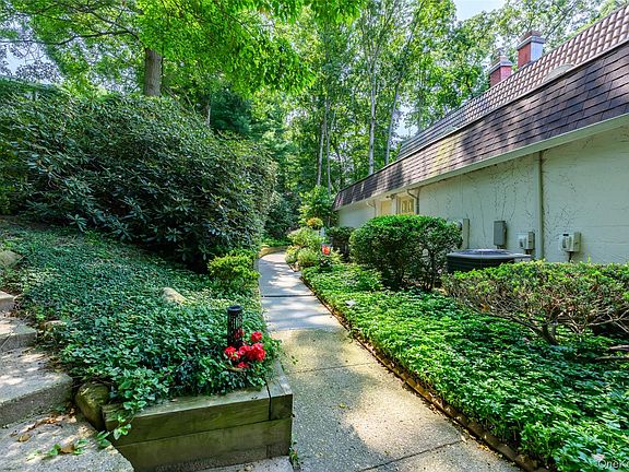4th image of 297 Brettonwoods Drive