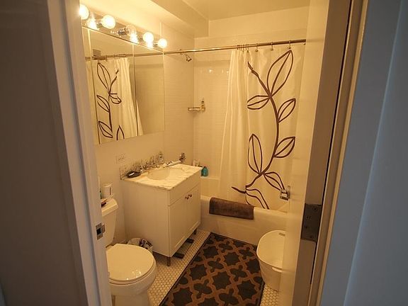 5th image of 4704 Center Blvd #1114
