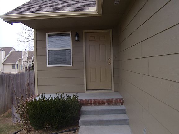 2nd image of 3306 N Governeour Cir