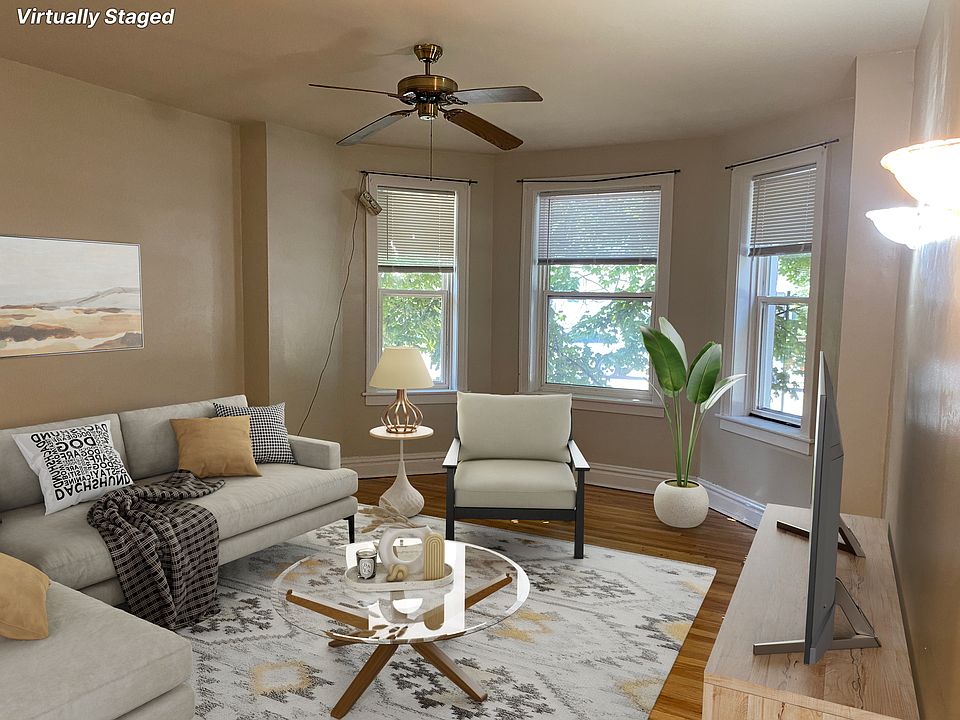 Virtually Staged living room
Sunny and bright