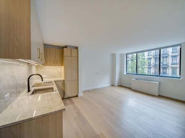 250 West 19th Street image 1 of 10
