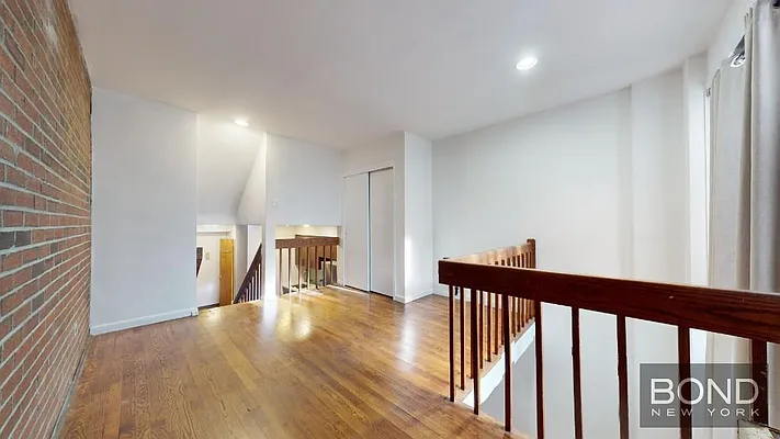 Rented by Bond New York | media 23